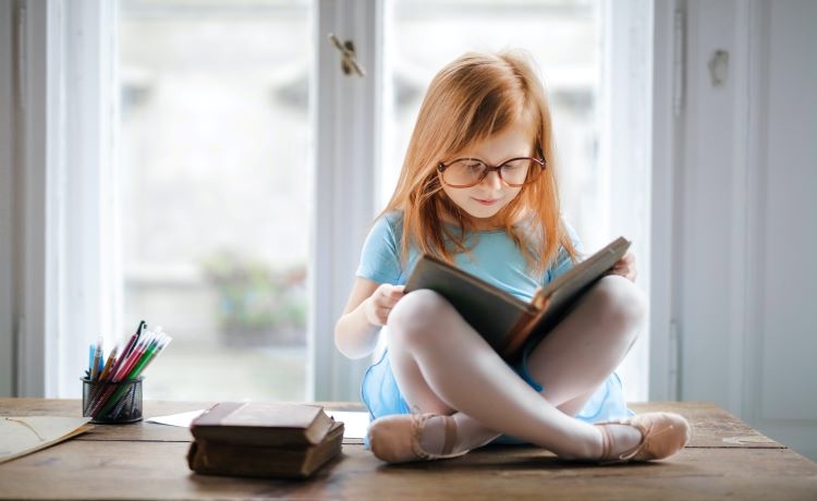 Per fomentar la lectura en els teus fills, proposa’ls llegir una col·lecció de llibres entorn d’un tema que desperti el seu interès.