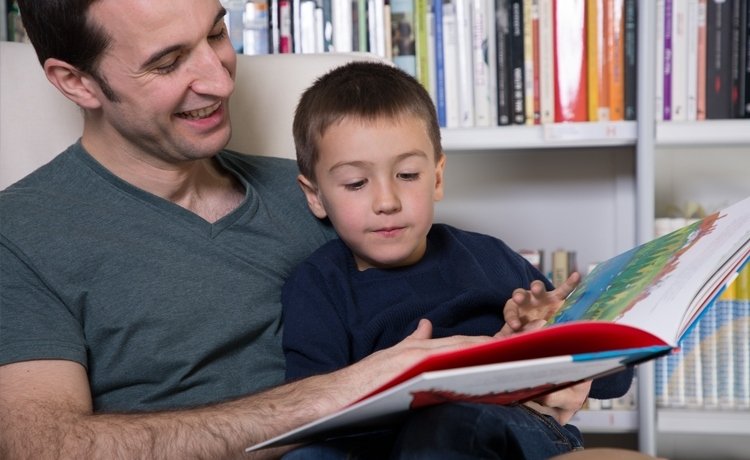 Com es motiva un infant a aprendre a llegir durant l’estiu