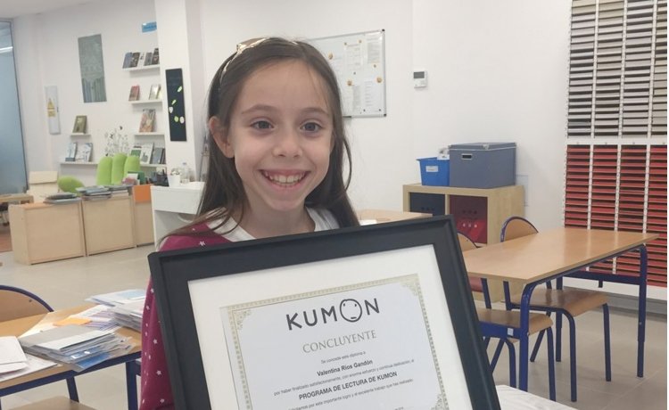 La Valentina, amb 9 anys, conclou Kumon Lectura