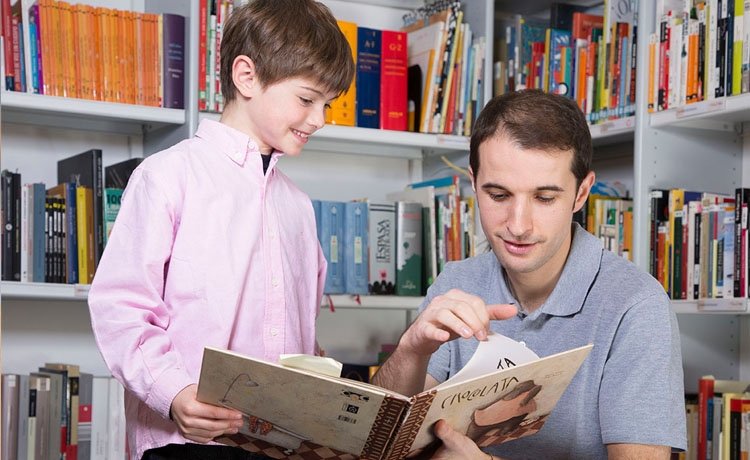 Els beneficis d’utilitzar habitualment la biblioteca són innombrables, encara que cal destacar-ne un: la lectura és la base de l’aprenentatge.