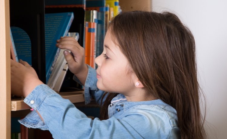 Les activitats per millorar la lectura en infants de primària potencien el rendiment acadèmic